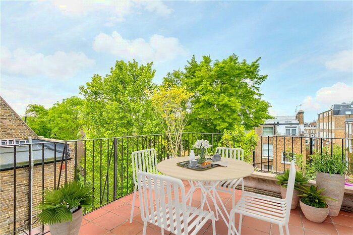 4 Bedroom Flat To Rent In Nevern Square, Earls Court, London SW5