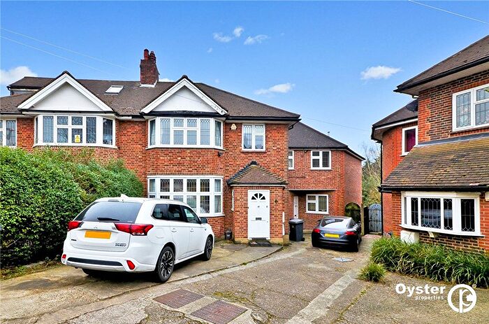 3 Bedroom Semi-Detached House To Rent In Offham Slope, London, N12