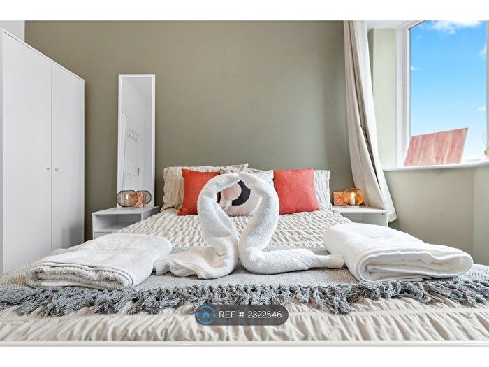 2 Bedroom Flat To Rent In Bridgeway House, Twickenham, TW2