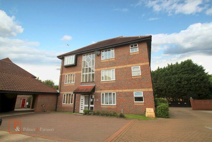 2 Bedroom Apartment To Rent In Nicholsons Grove, Colchester, Essex, CO1