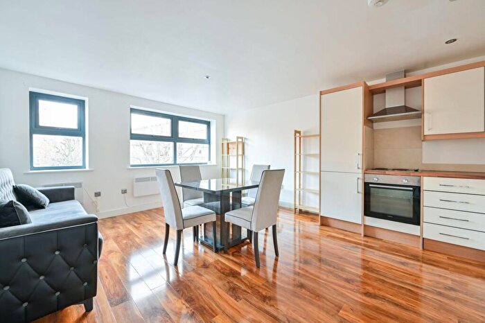 1 Bedroom Flat To Rent In Walworth Road, Elephant And Castle, London, SE17