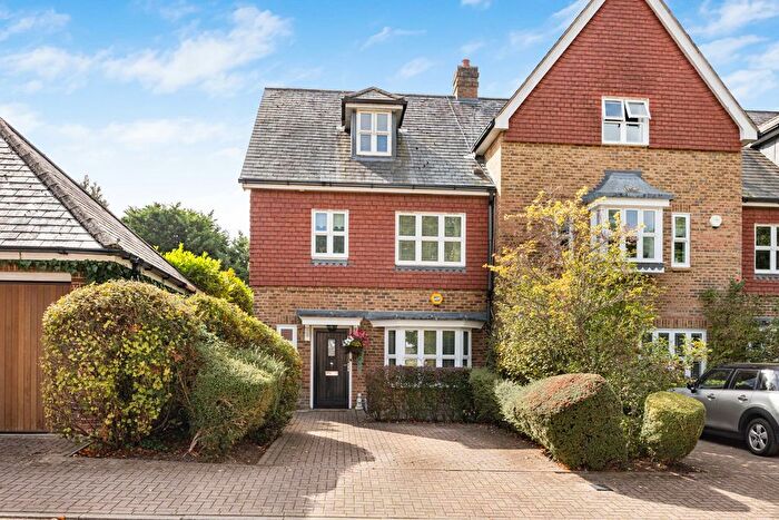 3 Bedroom End Of Terrace House For Sale In Highgrove Avenue, Ascot, SL5
