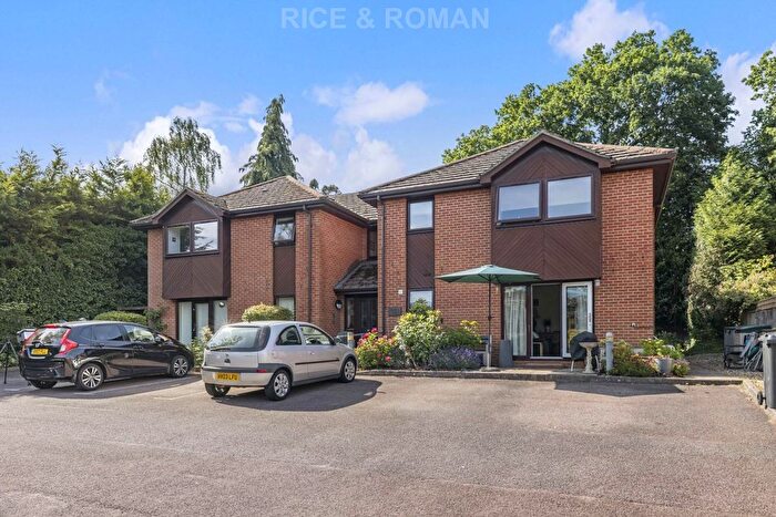 1 Bedroom Flat For Sale In Lightwater Road, Lightwater, GU18