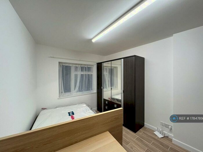 Studio To Rent In Crown Road, Ilford, IG6