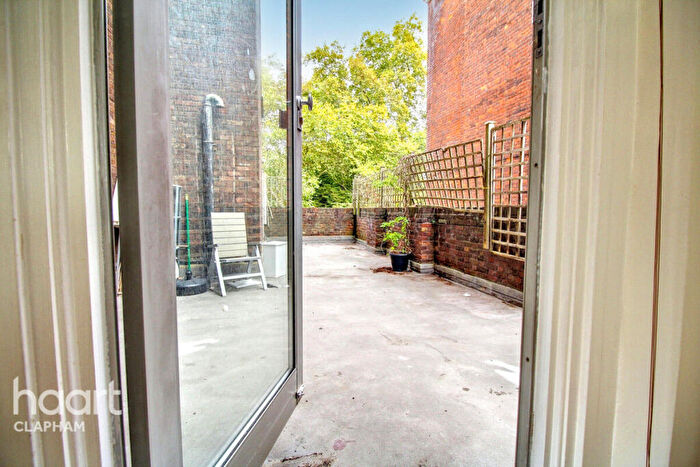 2 Bedroom Apartment To Rent In Parkgate Road, London, SW11