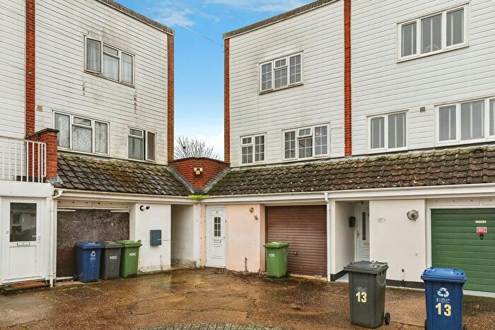 2 Bedroom Terraced House For Sale In Nene Road, Huntingdon, PE29