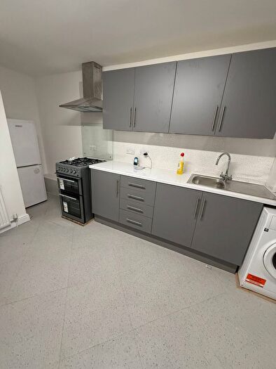 1 Bedroom Flat To Rent In Lodge Avenue, Dagenham, RM8