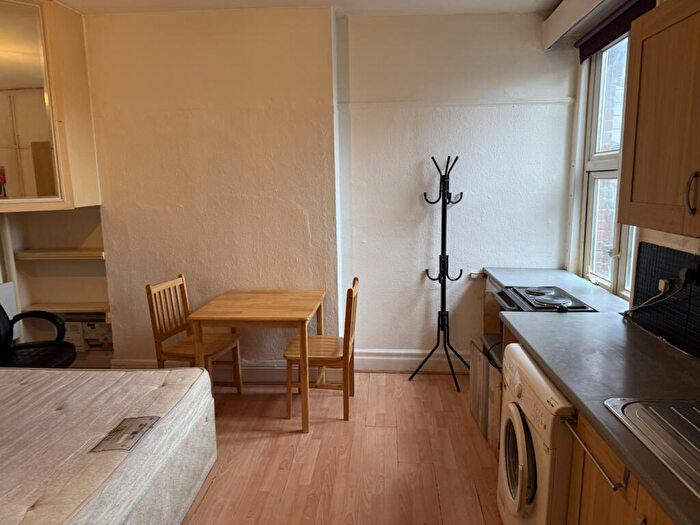 Studio To Rent In North End Road London, NW11