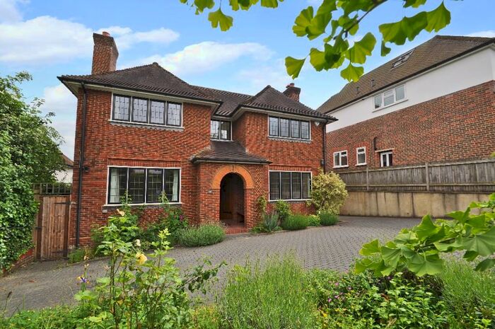 4 Bedroom Detached House To Rent In Irwin Road, Guildford, Surrey, GU2
