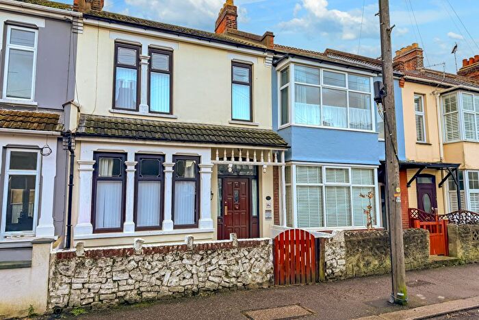 3 Bedroom Terraced House For Sale In Glenmore Street, Southend-on-Sea, SS2