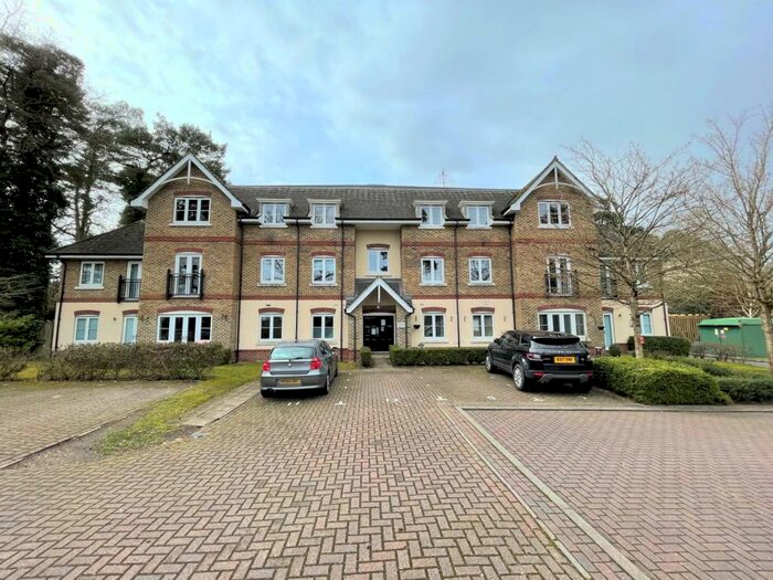 2 Bedroom Apartment To Rent In Ralphs Ride, Bracknell, Berkshire, RG12