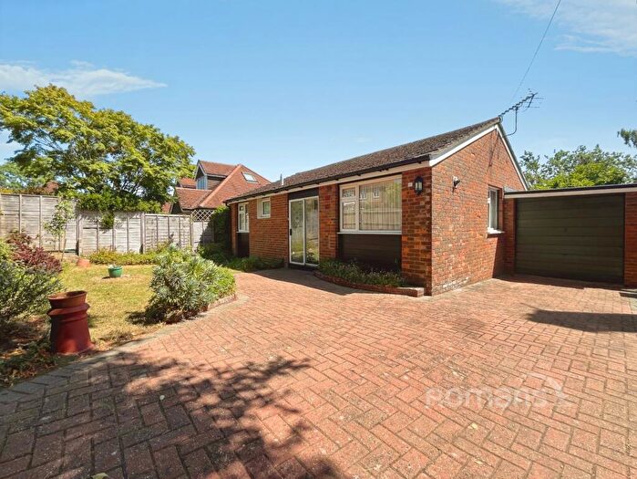 3 Bedroom Bungalow For Sale In West Avenue, Farnham, Surrey, GU9