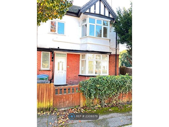 2 Bedroom Flat To Rent In Monmouth Road, Watford, WD17