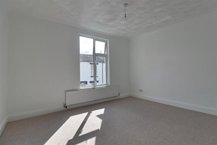 3 Bedroom Terraced House For Sale In Havant Road, Portsmouth, PO2
