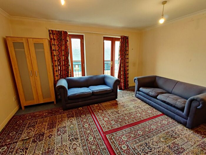 2 Bedroom Flat To Rent In High Riggs, Tollcross, Edinburgh, EH3