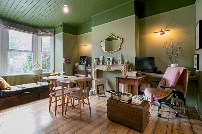 2 Bedroom Flat To Rent In Forest Drive East, Leytonstone, E11