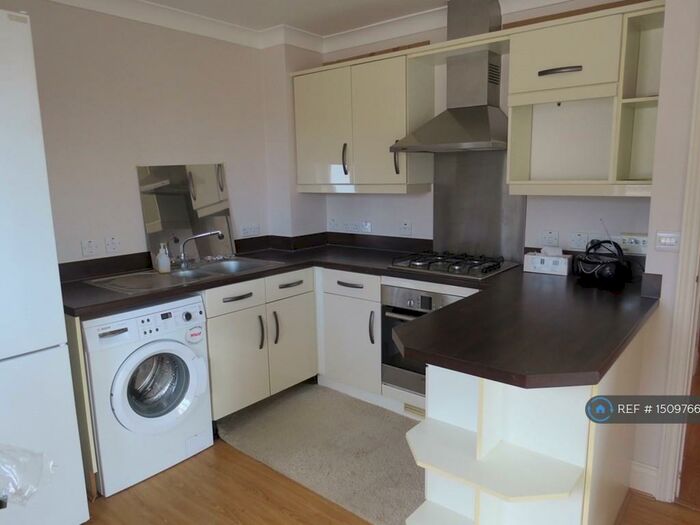 2 Bedroom Flat To Rent In Trinity Court, Wallington, SM6