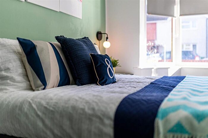 4 Bedroom House Of Multiple Occupation To Rent In Room, Wootton Street, CV12