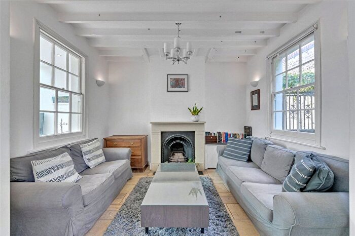 2 Bedroom Detached House To Rent In Kiels Cottages, Back Lane, London, NW3