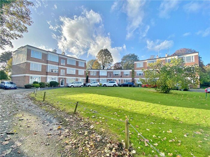 2 Bedroom Flat To Rent In Old House Gardens, Park Road, Twickenham, TW1