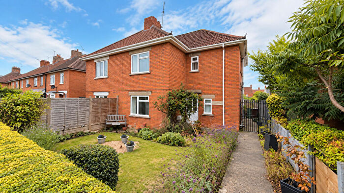 3 Bedroom Semi-Detached House For Sale In The Archers Way, Glastonbury, BA6
