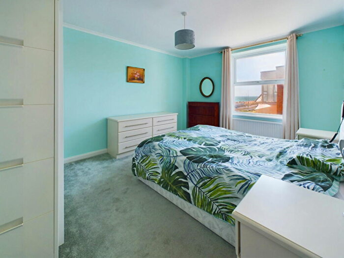 2 Bedroom Flat For Sale In West End Way, Lancing, BN15