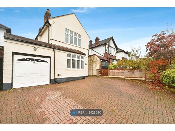 4 Bedroom Detached House To Rent In Crouch Croft, London, SE9