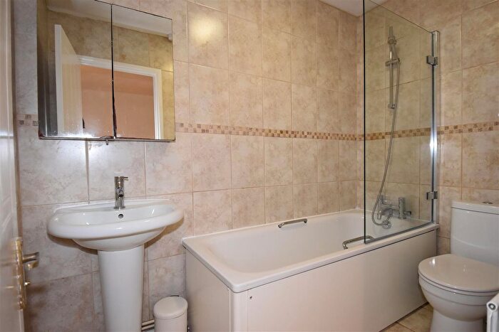 1 Bedroom Flat To Rent In Meath Green Lane, Horley, RH6