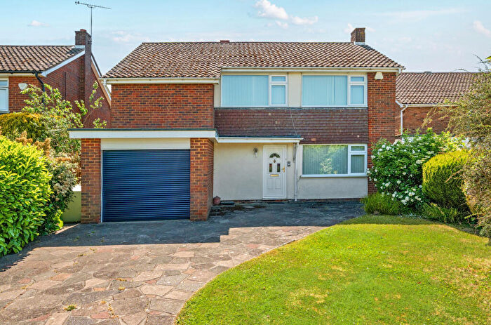 4 Bedroom Detached House For Sale In Poplar Avenue, Orpington, Kent, BR6