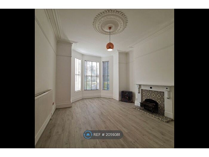 2 Bedroom Flat To Rent In Hymers Avenue, Hull, HU3