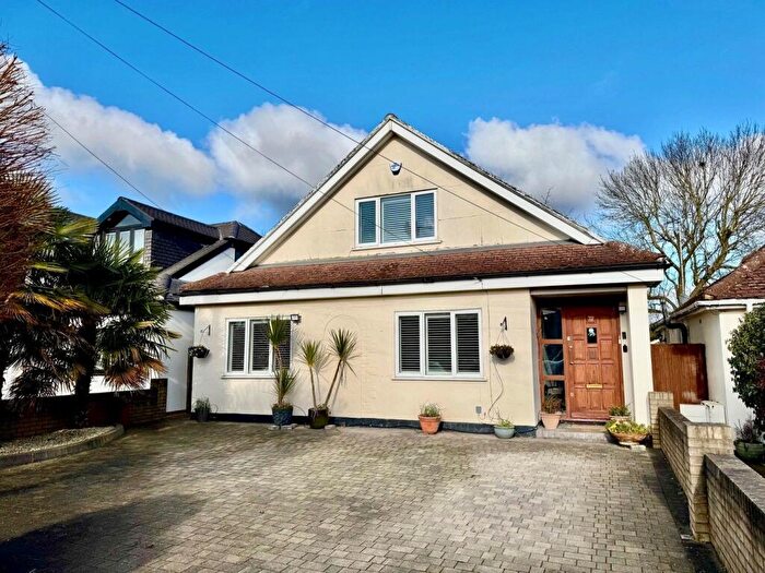 4 Bedroom Detached House For Sale In South Riding, St. Albans, AL2