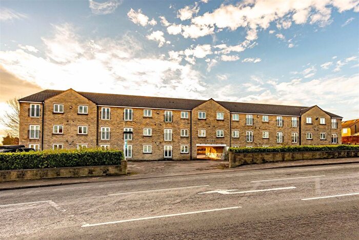 2 Bedroom Flat To Rent In Halifax Road, Hipperholme, Halifax, HX3