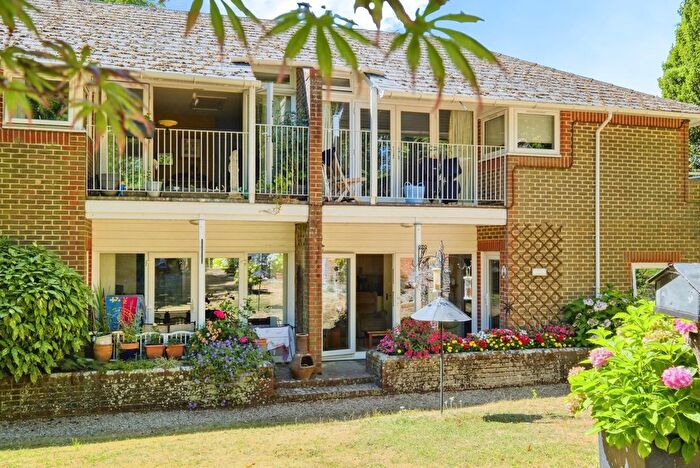 2 Bedroom Flat For Sale In Winton Hill, Stockbridge, Hampshire, SO20