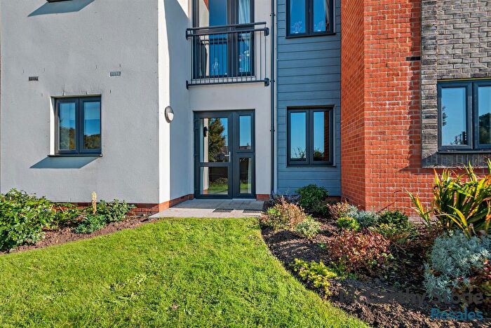 2 Bedroom Flat For Sale In Shortwood Copse Lane, Basingstoke, RG23