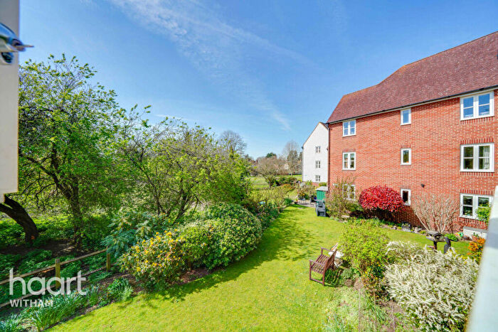 2 Bedroom Flat For Sale In Moorfield Court, Witham, CM8