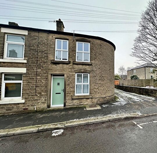 3 Bedroom End Of Terrace House To Rent In Sheffield Road, Glossop, SK13