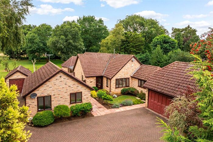 6 Bedroom Bungalow For Sale In Ampthill Road, Shefford, Bedfordshire, SG17