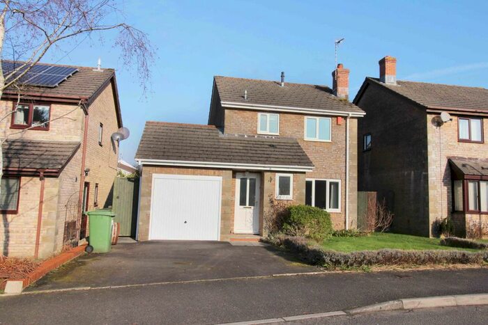 3 Bedroom Detached House To Rent In Manor Chase, Beddau, CF38
