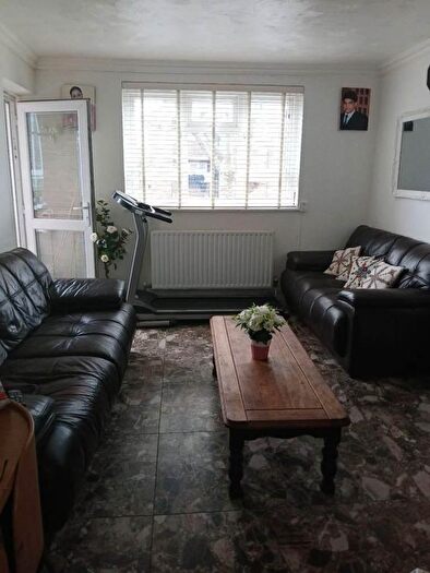 2 Bedroom Flat For Sale In Harcourt Avenue, Manor Park, London, E12