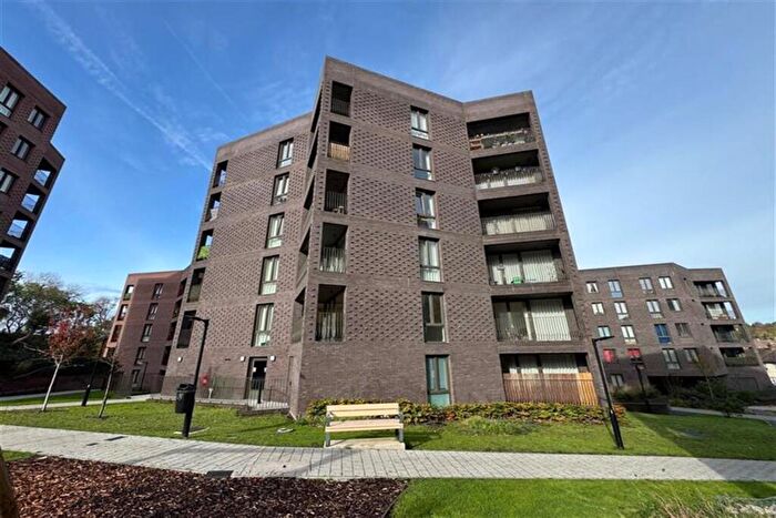 Apartment To Rent In Red Clover Gardens, Coulsdon, CR5