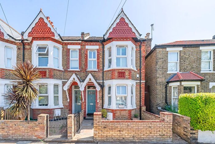 4 Bedroom Semi-Detached House For Sale In Grosvenor Road, Hanwell, W7