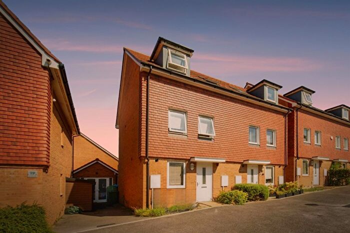 3 Bedroom Property For Sale In Blackmoor Drive, Basingstoke, RG24