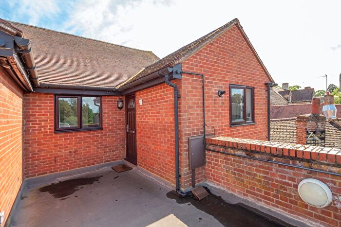 2 Bedroom Flat For Sale In Causeway, Bicester, OX26