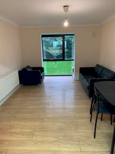 1 Bedroom Flat To Rent In Standard Road, Hounslow TW4