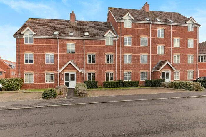 2 Bedroom Flat To Rent In Newbury, Berkshire, RG14