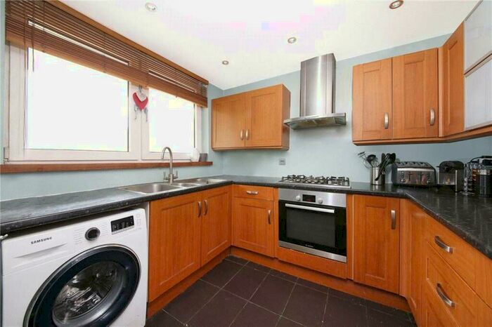3 Bedroom Flat To Rent In Warley Street, Bethnal Green, London, E2