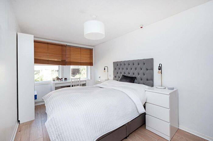 1 Bedroom Flat To Rent In Beaumont Square, Stepney, London, E1