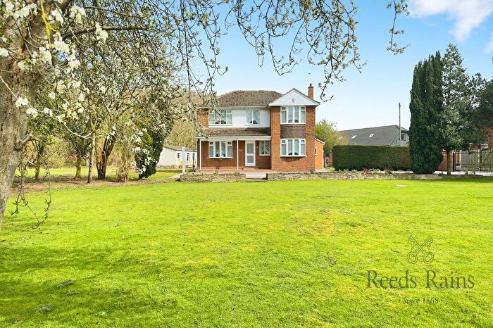 4 Bedroom Detached House For Sale In Camblesforth Road, Selby, North Yorkshire, YO8