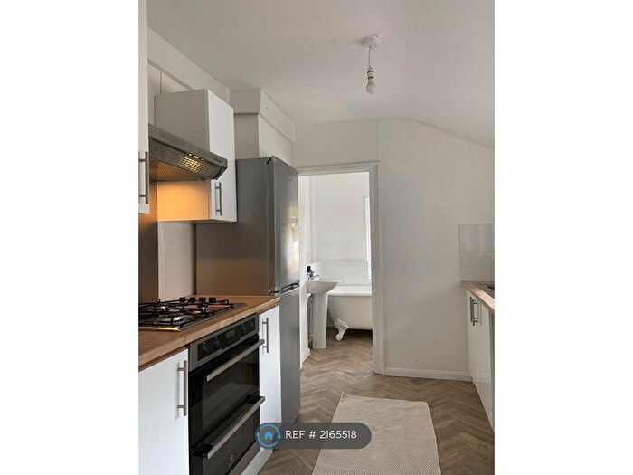 2 Bedroom Flat To Rent In Dunstable Road, Luton, LU1