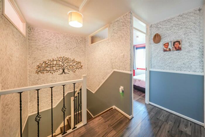 3 Bedroom End Of Terrace House For Sale In Gorsehill, Gateshead, NE9